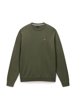 Olijfgroene longsleeve crewneck trui met een klein Noors vlaggenembleem op de linkerborst, geribbelde manchetten en zoom.