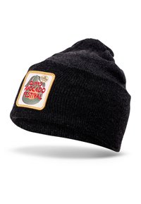 Gorro de punto negro con tejido texturizado y forma redondeada. Presenta un parche cuadrado blanco y verde oliva con la inscripción "DJUINS AVOCADO FESTIVAL" en rojo.