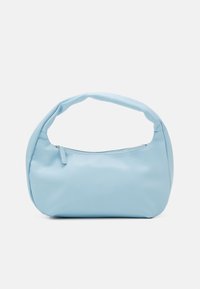 Ljusblå handväska med en mjuk, rundad form, tillverkad av slät syntetisk material. Har ett dragkedjestängning och ett vadderat handtag.