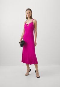 MICHAEL Michael Kors SOLID STRAPPY MIDI DRESS Vestito