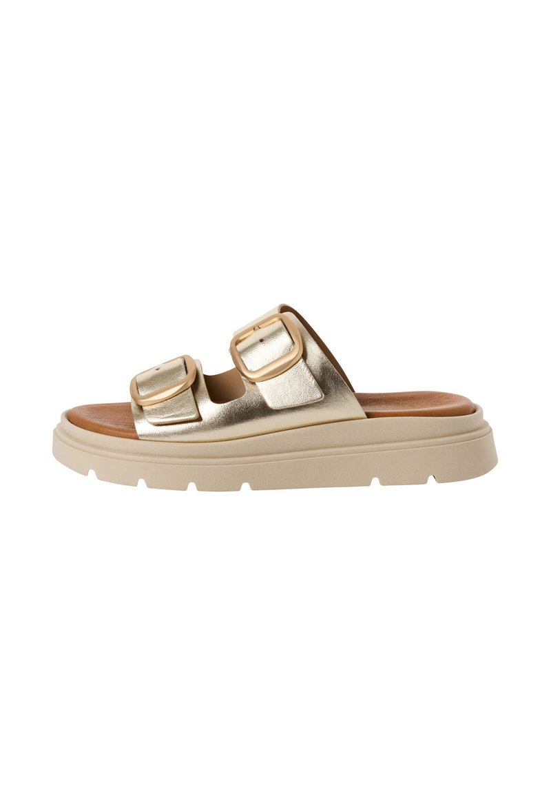 Sandali slide metallici dorati con due ampie cinghie e fibbie quadrate, dotati di un sottopiede imbottito color tan e una suola in gomma beige.