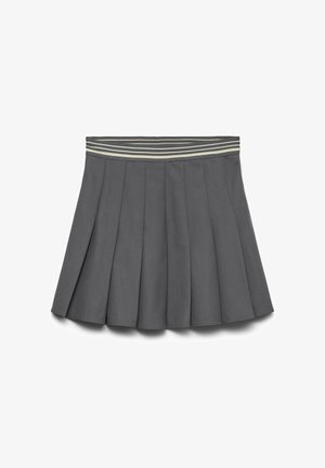 Falda plisada de un gris oscuro con una cinturilla elástica a rayas en tonos claros y oscuros, colocada plana sobre un fondo blanco.