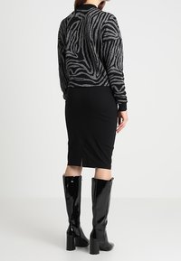 mint&berry Strickpullover - black