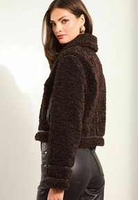 Lipsy REGULAR FIT - Flīsa jaka - brown