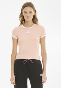 Puma CLASSICS FITTED  - Jednoduché tričko - apricot blush