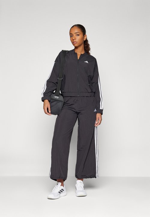 adidas Women's Essentials 3-Stripes Lifestyle Woven Parachute Tracksuit Bottoms Black/White — foto 2