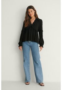 NA-KD Bluse - black