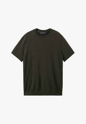 T-shirt en maille vert olive foncé à manches courtes, col rond avec col et ourlet côtelés, posé à plat sur un fond blanc.