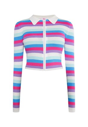 Ribota trumpa megzto palaidinė su ilgomis rankovėmis, puošta horizontaliomis raudonomis, violetinėmis ir mėlynomis juostelėmis, ir balta apykakle su priekiniu užtrauktuku.