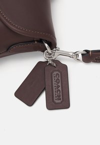 COACH GLOVETANNED SOHO - Handbag - maple