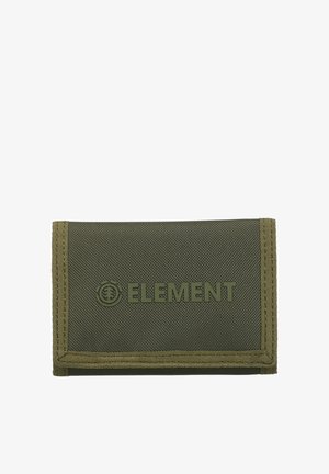 Złożony portfel z zielonej oliwkowej tkaniny z wzmocnionymi krawędziami i logo "ELEMENT" wydrukowanym w ciemnozielonym kolorze na przedniej stronie.