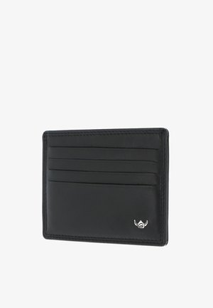 Porte-cartes en cuir noir avec quatre emplacements horizontaux pour cartes et un petit emblème logo argenté en bas à droite.