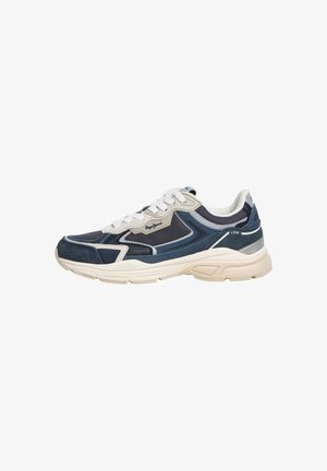 Sportowe sneakersy w granatowym i beżowym kolorze, charakteryzujące się połączeniem różnych materiałów, akcentami z siateczki i zamszu, białymi sznurówkami oraz teksturowaną podeszwą z detalem logo.