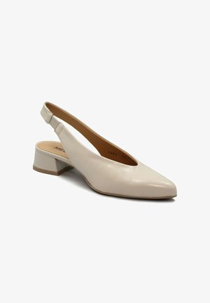 Scarpa slingback in pelle beige con punta a punta e tacco basso a blocco, progettata per abbigliamento formale o casual da donna.