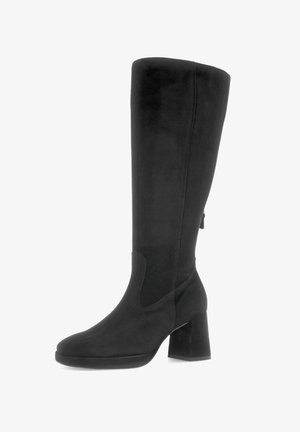 Crne čizme do koljena od mekog antilopa s kvadratnom blok petom. Imaju bočni patentni zatvarač i uski dizajn bez vidljivih ukrasa.