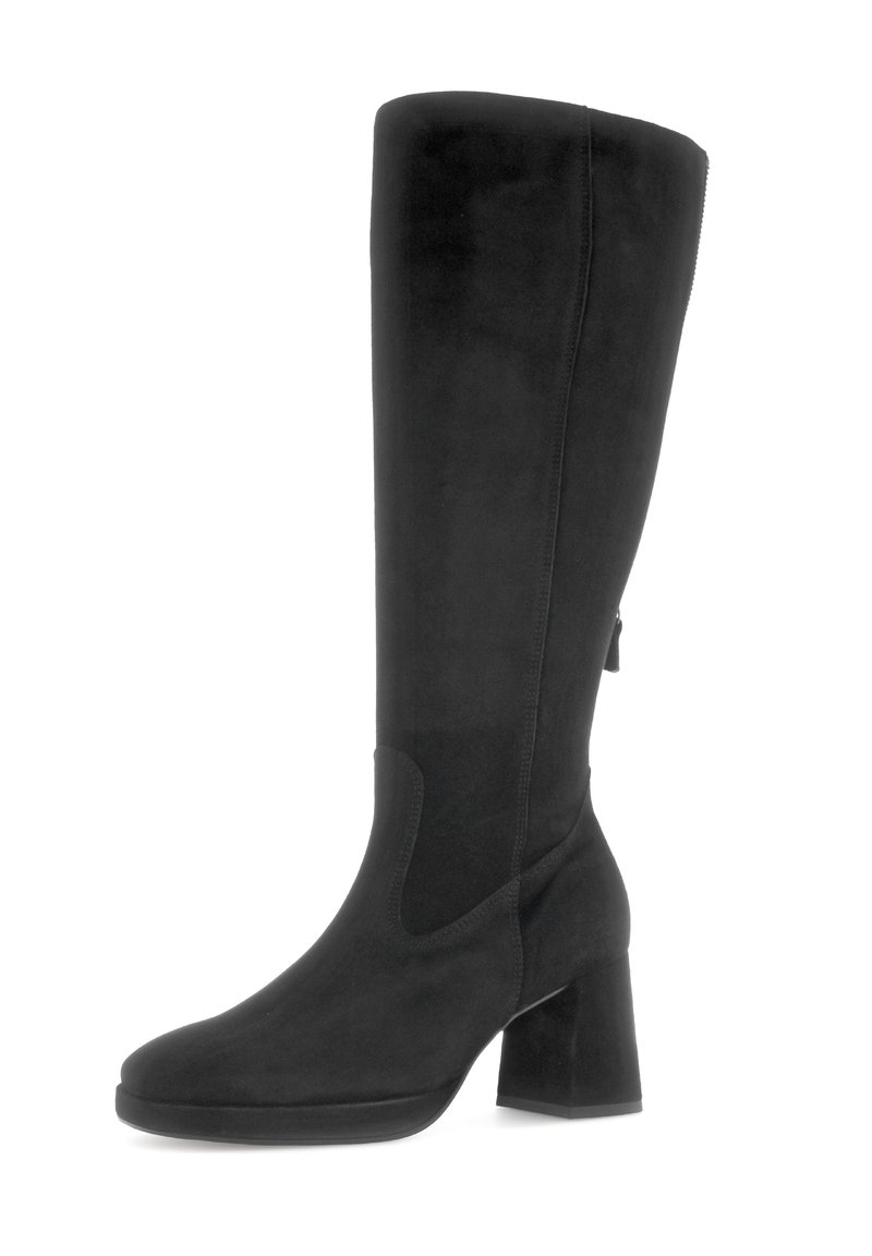 Bota negra hasta la rodilla en suave material de ante con un tacón cuadrado. Presenta un cierre lateral y un diseño ajustado sin embellishments visibles.