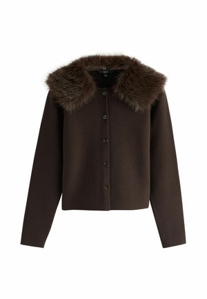 Hnedý vlnený kardigan s límcom z umelého kožušiny, na gombíky, s dlhými rukávmi a vo voľnom strihu. Hladká textúra s jemným leskom.