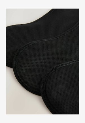 Must nagu värviga tekstureeritud kangast padjad, millel on võrkpind, sujuvate ümmarguste servade ja kontrastse õmblusega.