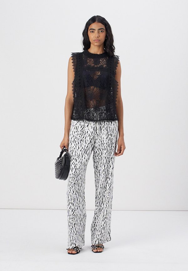 ONLTHALIA LIFE STRING PANT - Trousers4