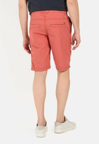 camel active REGULAR FIT - Shorts - faded red