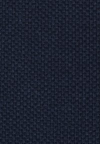 Ciemnoniebieska tkanina o teksturowanym wzorze plecionki, składająca się z gęsto tkanych włókien. Powierzchnia wydaje się miękka i nieco gruba.