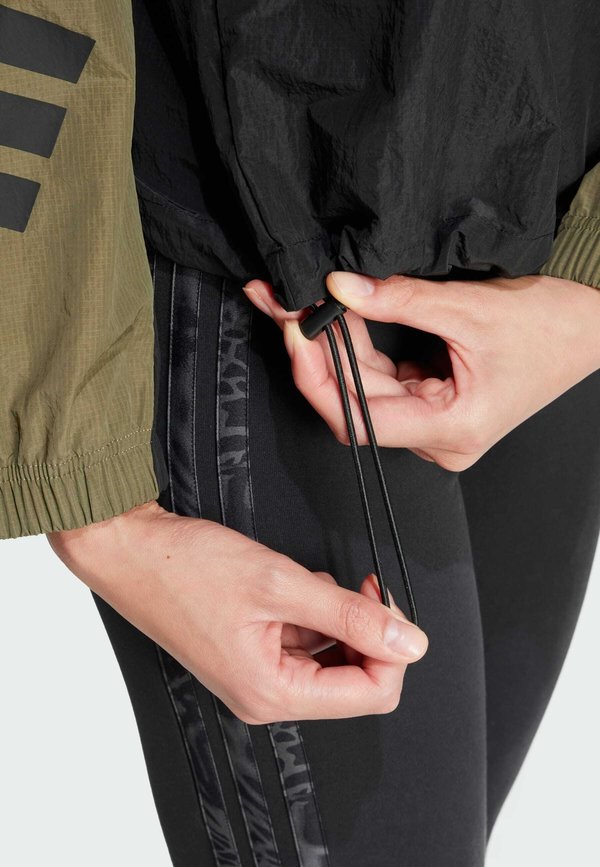 FUTURE ICON 3-STRIPES - Summer jacket - olive strata2