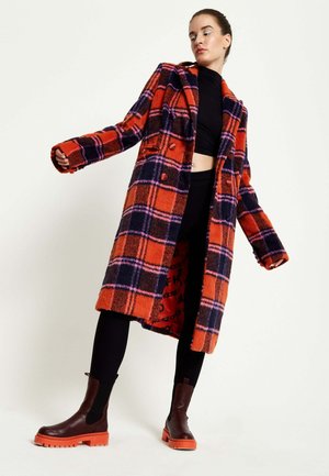 HOUSE OF HOLLAND CHECK - Short coat - red