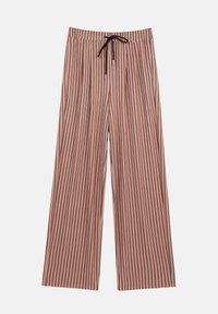 Pantalons à jambes larges en tissu rose doux, avec des rayures noires verticales, une taille élastique avec un cordon noir et une coupe décontractée.