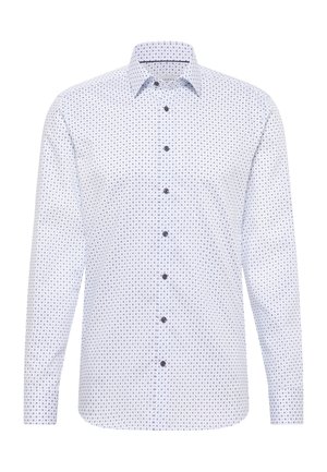 Chemise blanche à manches longues avec un motif circulaire bleu, fermeture à boutons sur le devant et un col structuré. Présente des boutons foncés contrastants.