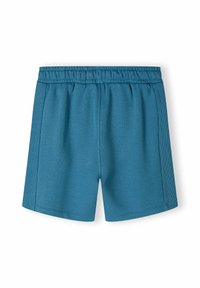 Shorts en coton bleu avec une ceinture élastique, dotés de coutures latérales et d'une texture lisse. Design simple sans ornements supplémentaires.