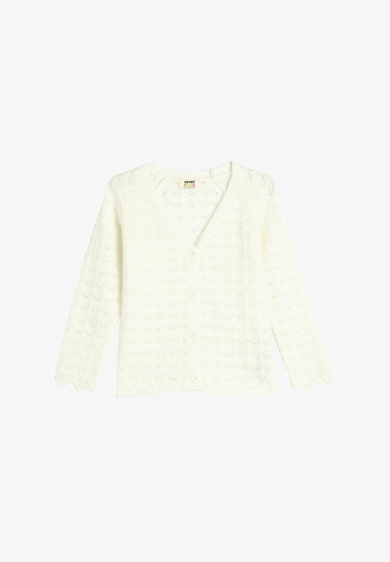Cardigan en tricot blanc avec un décolleté en V, des manches longues, des boutons à l'avant, un ourlet festonné, et un motif texturé de petits cœurs.