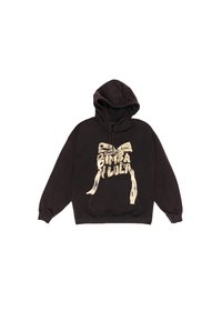 Sudadera negra oscura con un gran estampado en crema y un bolsillo canguro central. Incluye capucha con cordones. Textura suave.