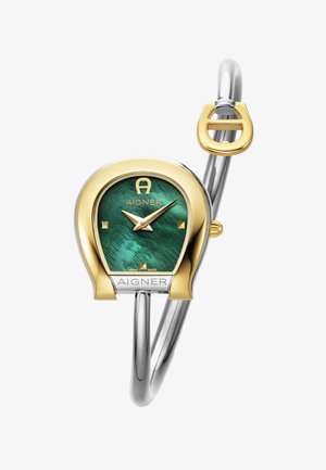 Gouden en zilveren bangle-horloge met een groene textuurdial, gouden accenten, minimalistische uurmarkers en een Aigner-logo.