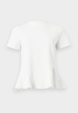 Λευκό γυναικείο τοπ με κοντά μανίκια, στρογγυλή λαιμόκοψη και φαρδύ τελείωμα με πλαϊνές σχισμές, σε ουδέτερο φόντο.