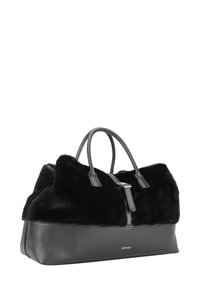 Sac de voyage noir avec partie supérieure en peluche, base en cuir, double poignée et fermeture à sangle à boucle, étiqueté "Bogner" au centre en bas.
