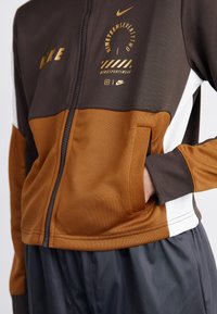Nike Sportswear Tréning dzseki - brown/light british tan/sail