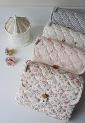 CHANGING MAT QUILTED - Saltea înfășat - light red