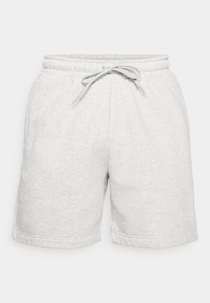 Helle graue Baumwollshorts mit einem elastischen Bund, Zugband und umgeschlagenem Saum. Mit einem kleinen weißen Logo an der unteren Seite.