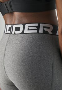 Under Armour HEATGEAR SHORTY - Leggings - charcoal light heather/black