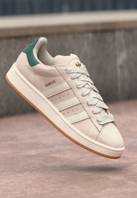 adidas Originals CAMPUS 00S UNISEX - Skate shoes - alumina/off white/collegiate green