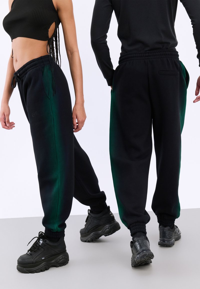 YOURTURN by Zalando - UNISEX - Verryttelyhousut - black, Suurenna