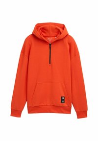 Sudadera con capucha naranja con media cremallera, bolsillo tipo canguro y puños acanalados. Hecha de tela suave, presenta una etiqueta con la marca en el dobladillo.