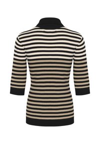 Randig tröja med hög krage. Färger inkluderar svart, kräm och beige. Har ribbad textur och trekvartsärmar.