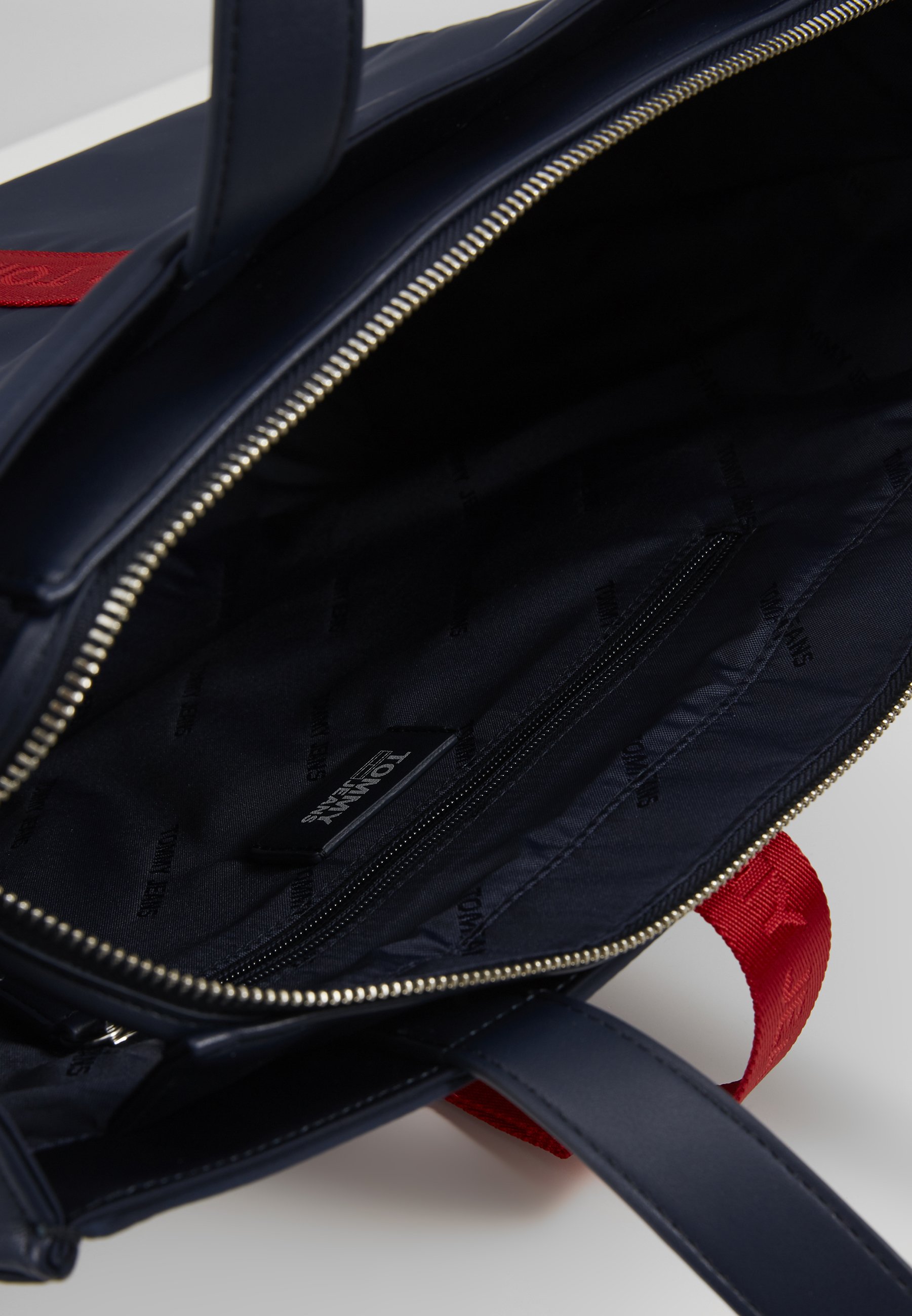 tommy twist tote