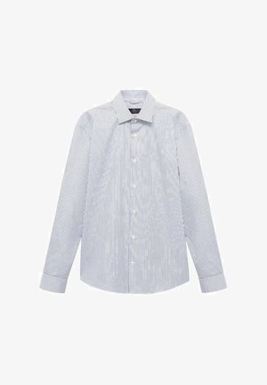 Dolga sleeva bela srajca z tankimi navpičnimi črnimi črtami, gumbi na sprednji strani in klasičnim ovratnikom.