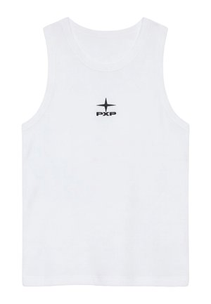 Canotta bianca senza maniche con una piccola stella nera e il logo "PXP" al centro del petto.