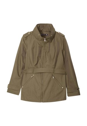 Olijfgroene, taille-lange jas van zacht stof met een hoge kraag, rits sluiting, twee ritszakken en een riemdetail bij de taille.