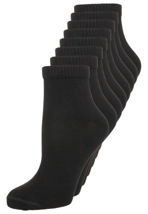 Schwarze Knöchelsocken in einer Reihe angeordnet, mit einem gerippten Bündchen, glatter Textur und einheitlichem Design. Zehn Paare sind sichtbar.