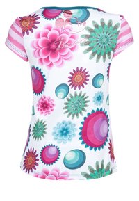 Tričko s krátkým rukávem v bílém základu s barevnými květinovými vzory v růžové, zelené a modré barvě. Hladký materiál, kulatý výstřih a jasné akcenty.