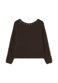 Suéter marrón de punto con mangas largas, que presenta un cuello amplio y redondeado, y acentos de ojales plateados alrededor del cuello.